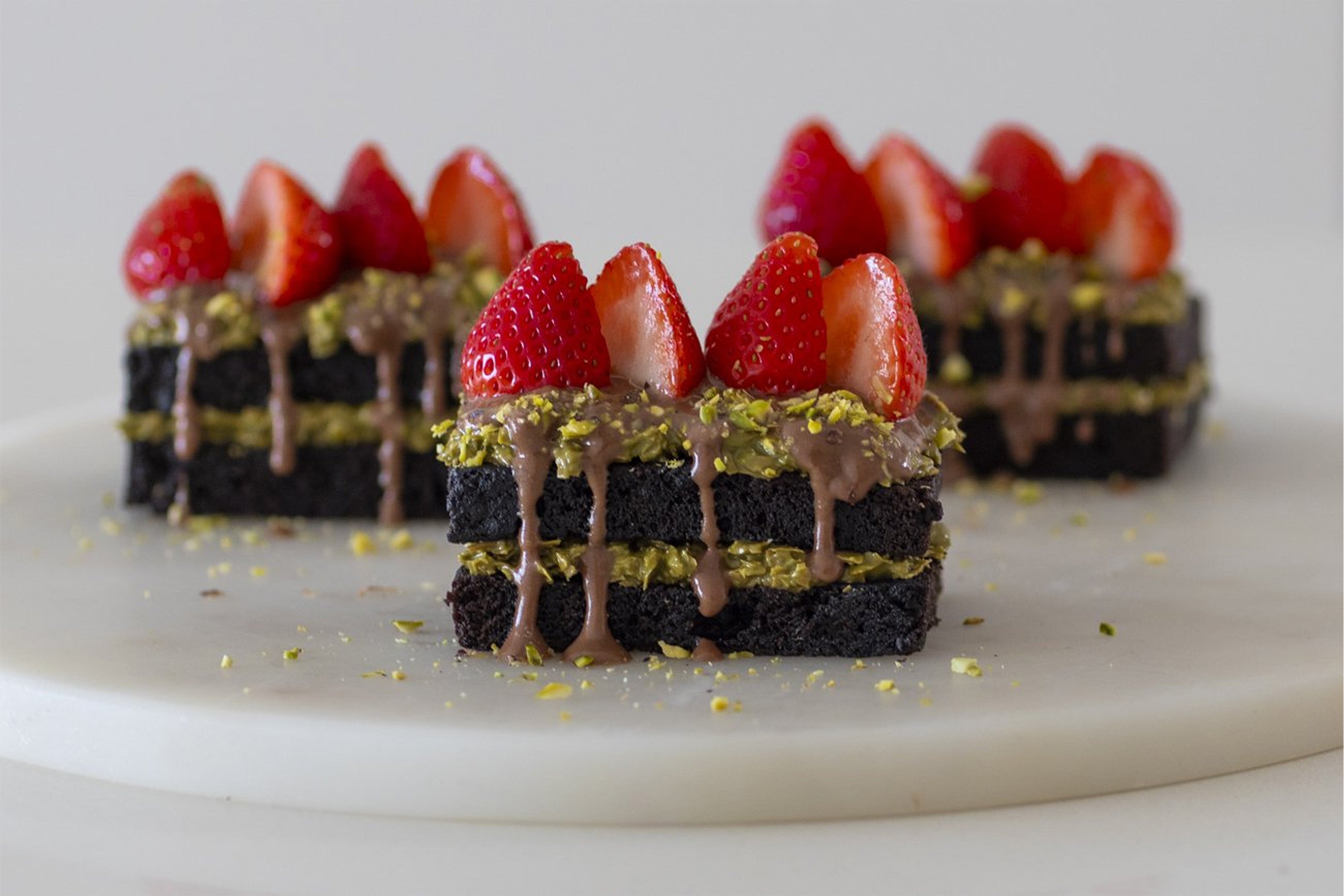 Dubai Chocolate & Strawberry Mini Cakes